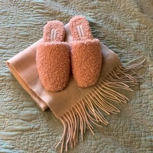 NWOT Slippers & Scarf gift set